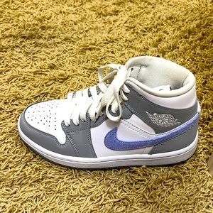 Mid wolf grey air jordan’s